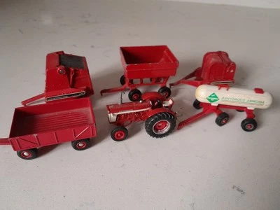 Vtg 6 Pc Ertl Diecast International Seed Planter Grinder Tractor Wagon Trailer - Image 1 of 4