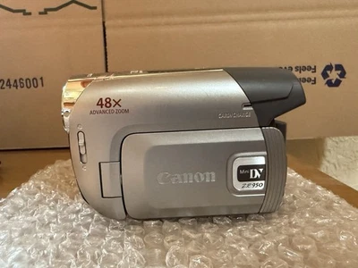 Canon ZR950 Mini DV Camcorder, 48X Zoom - Image 1 of 4