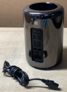 Apple Mac Pro A1481 Xeon E5-1650 3.5 GHz 32GB 500GB SSD 2x FirePro D500 *NO OS* - Afbeelding 1 van 17
