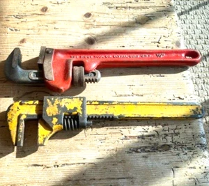 2 VINTAGE ADJUSTABLE PIPE WRENCHES-1 RED RIDGE TOOL CO.,1 YELLOW-10"-WORKING - Picture 1 of 4