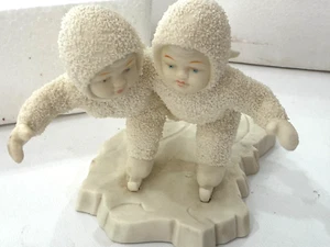 DEPT 56 Snowbabies "We Make A Great Pair" #6843-8 Eislauffigur OHNE BOX - Bild 1 von 5