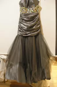 JUNIOR GIRLS PROM DRESS, GRAY IN COLOR, SIZE 8 - Picture 1 of 10