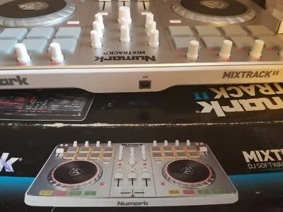 Controlador de DJ digital Numark Mixtrack II alimentado por USB - Image 1 of 4
