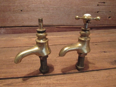 Antique FEDERAL CO. CHICAGO Brass Bath Tap Faucets Fixtures Hot & Cold - PARTS! Cover