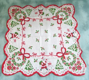 13 1/2" Quadratisches Taschentuch mit gewellten Kanten und Weihnachtsmännern, Kränzen & Bäumen - Bild 1 von 2