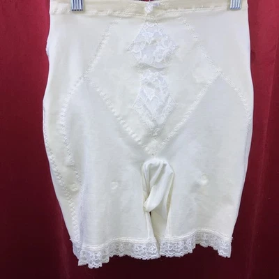 Bermuda S Kayser 664 anos 60 bolsa de selim controle cintura inferior maricas pin up - Imagem 1 de 4