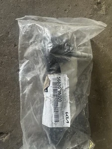 Barra de amarre exterior GENUINA 56820J5300 izquierda para Kia Stinger 2018-2023 - Imagen 1 de 2