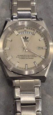 Adidas - Reloj Código Cinco - Plateado Metálico - Impresionante  Foto 1 de 4