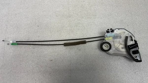 Actuador de bloqueo de pestillo de puerta del lado del conductor trasero izquierdo Toyota Camry OEM 2018-2024 - Imagen 1 de 3