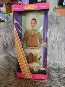 Barbie Arctic DOTW 1996 #16495 édition collector - Photo 1/17