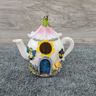 Tetera caprichosa casa de pájaros hadas casa de campo flores techo resina colgante decoración de jardín Foto 1 de 4