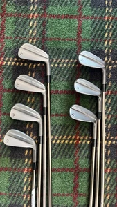 Hierros TaylorMade Battle Worn P770 4-PW 2° Up +.5" Modus Tour 120 X rígidos ¡COMO NUEVOS! - Imagen 1 de 7