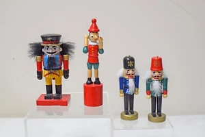 Menge 4: 3 x 4" Miniatur Nussknacker Figur + Holzspielzeug - Bild 1 von 4