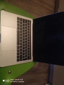 macbook pro 13inch 2019 a2159,kleur grijs,defect. - Afbeelding 1 van 4