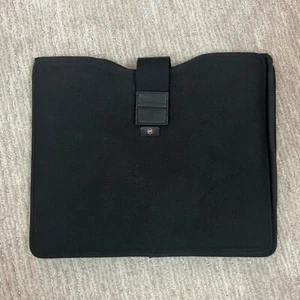 VICTORINOX Cross Suspension Laptop Computer Sleeve - Picture 1 of 4