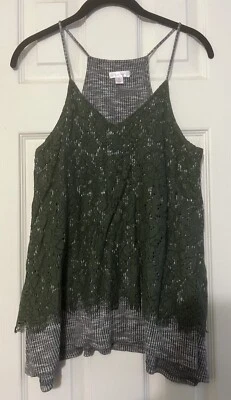 Camiseta sin mangas acanalada gris con encaje verde talla mediana XHILARATION para mujer Foto 1 de 4