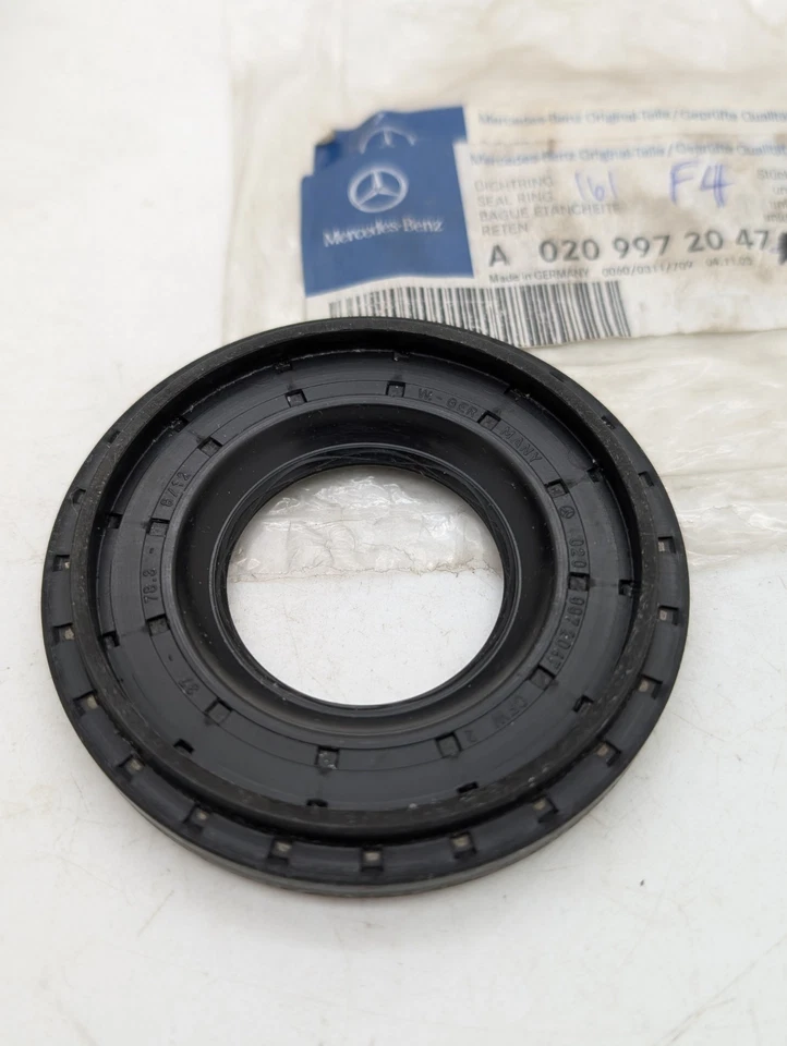 NEW Genuine Mercedes Benz 190 250 Rear Differential Seal A0209972047 - Image 1 of 1