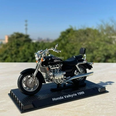 1:24 Scale Honda Valkyrie 1999 Motorcycle Diecast Metal / Plastic Model - Image 1 of 4