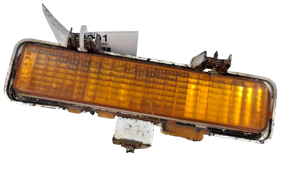 1983-94 Chevrolet Blazer S10/Jimmy S15 RH Park Lamp-Turn Signal 16518894 - Image 1 of 4