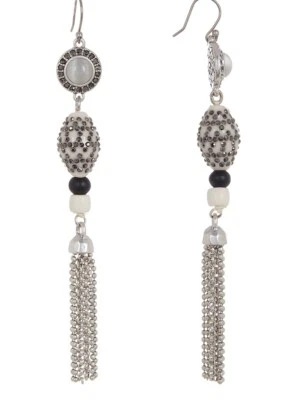 Pendientes blancos con borla caída con cuentas marca Lucky F-3 $39 Foto 1 de 4