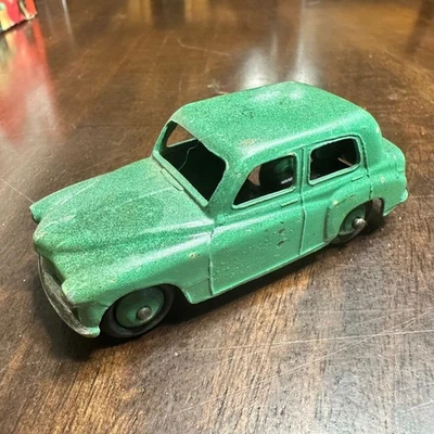 Modelos de metal fundido a presión vintage Dinky Toys Car Green Hillman Minx Foto 1 de 4
