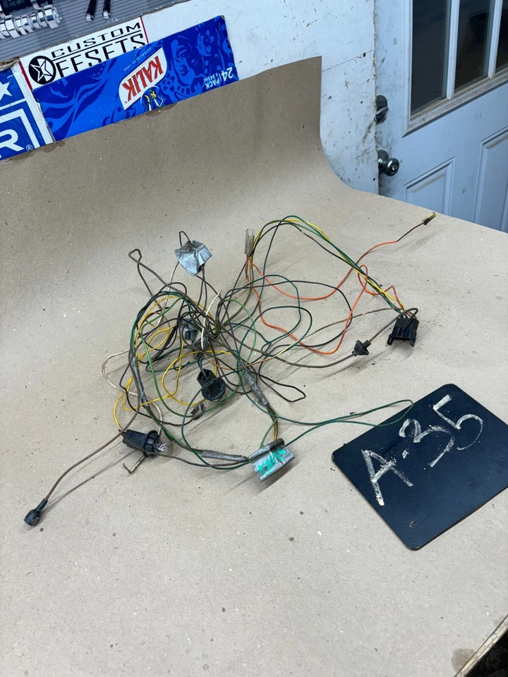 Oldsmobile Cutlass Supreme 442 F85 1964 1965 maletero luz trasera bombilla enchufes de cableado Foto 1 de 4