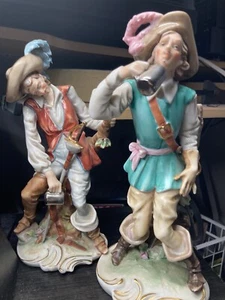 A Pair (2) Of Porcelain Reclinin Male Musketeers Drunk Made In Japan #7016-7014 - Bild 1 von 11