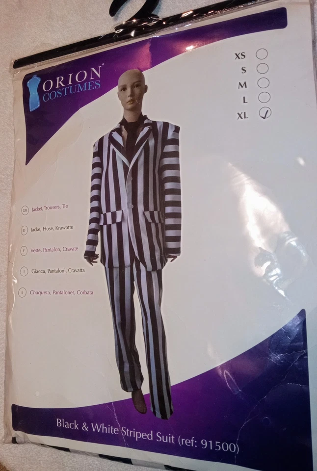 Disfraz de Orión blanco y negro inspirado en jugo de Beatle. Foto 1 de 4