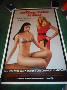 THE YOUNG LIKE IT HOT - PÓSTER ENROLLADO ORIGINAL SS - 1983 - HYAPATIA LEE - Imagen 1 de 1