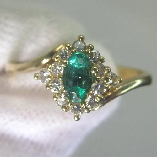 Anel Vintage de Ouro Amarelo 14k com Esmeralda Natural e Diamante Tamanho 6.5 - Imagem 1 de 4