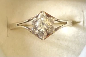 Vintage 10k Yellow Gold Daisy Cluster Cubic Zirconia Flower Ring - Picture 1 of 3