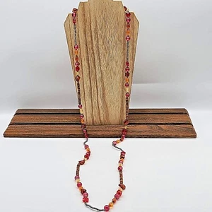 Collar de cuentas de madera de bronce antiguo y marrón con acentos rojos, naranjas y gemas claras - Imagen 1 de 9