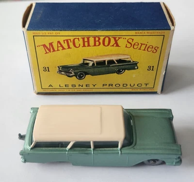 ¡Escaso Ford Station Wagon Lesney Matchbox #31 sin usar, en caja con ruedas grises base granate! Foto 1 de 4