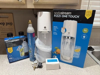 ЧИТАЙТЕ! Sodastream Fizzi One Touch газированная вода производитель бутылки заправщик открытая коробка - Изображение 1 из 4