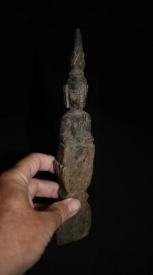 Elongated Antique Seated Primitive Wood Buddha Figure from Thailand Foto 1 de 4