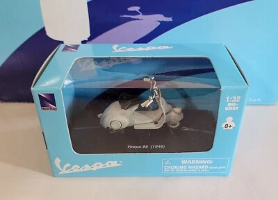 NIB New-Ray 1946 Vespa 98 White Scooter 1:32 diecast model toy - Image 1 of 2