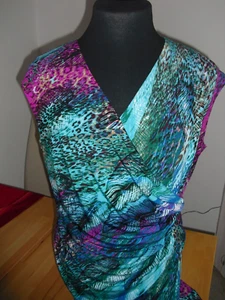 Damen Kleid, V-Ausschnitt Gr. 42, grün Töne, elegant - Bild 1 von 5