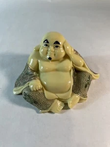 Buda de resina sonriente vintage con escena erótica debajo sexy travieso - Imagen 1 de 10