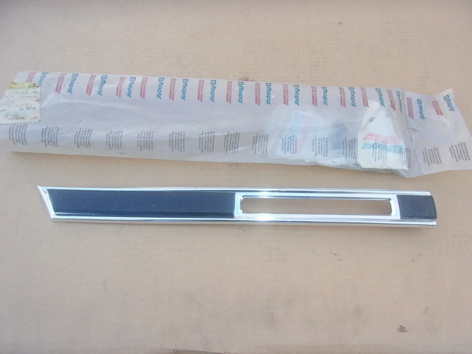 Chrysler Clase E 84 85 1984 Dodge 600 nuevo MoPar cuarto izquierdo moldura trasera Foto 1 de 3