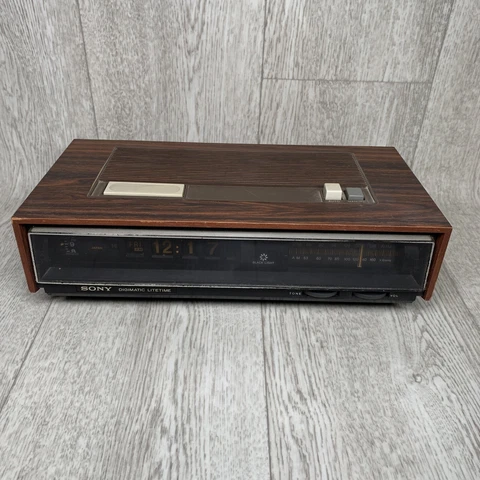 Vintage SONY TFM-C770W Digimatic Lifetime AM FM Flip Clock Radio Works Cover