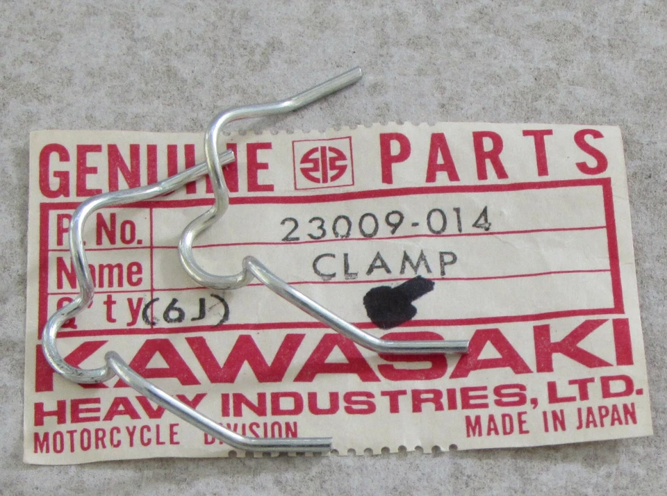 Abrazaderas de lente de lámpara de cabeza Kawasaki (juego de 2) para KV75 MT1 KD125 KD175 G5 1971-1980 Foto 1 de 1