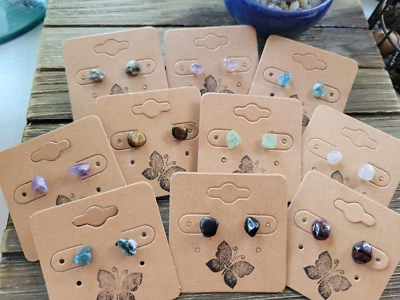 Aretes de piedras preciosas, pequeños aretes de cristal, pendientes hipoalergénicos de cristal Foto 1 de 4