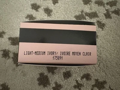 Mary Kay Silky Setting Powder 175891 Light Medium Ivory Facial Makeup 0.28 Oz  - Image 1 of 4