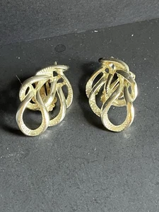 Vintage Sarah Coventry Clip On Earrings On Silver Tone - Picture 1 of 6