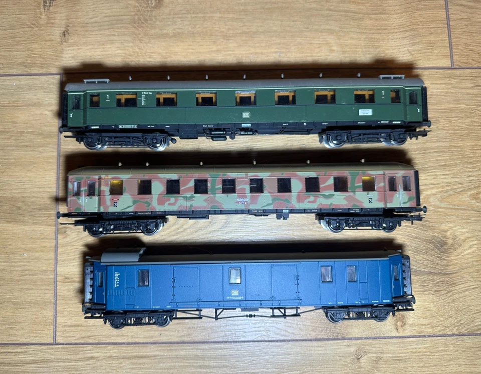 Liliput H0 3 cars: 28700 11540, L328699 WWII Wagen 3rd Class, DB 60 80 99-28006 - Image 1 of 1
