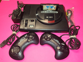 Sega Genesis 16-bit model 1 (1601)  w/2-controllers, Sonic Game Clean & Tested