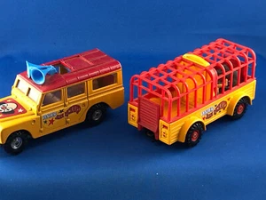 Corgi PINDER CIRCUS Land Rover and Animal Cage Trailer - Picture 1 of 12