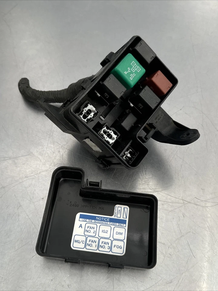 1998 - 2000 TOYOTA RAV-4 2.0L ENGINE FUSE BOX *TESTED WORKS* OEM 8274042022 - Image 1 of 4