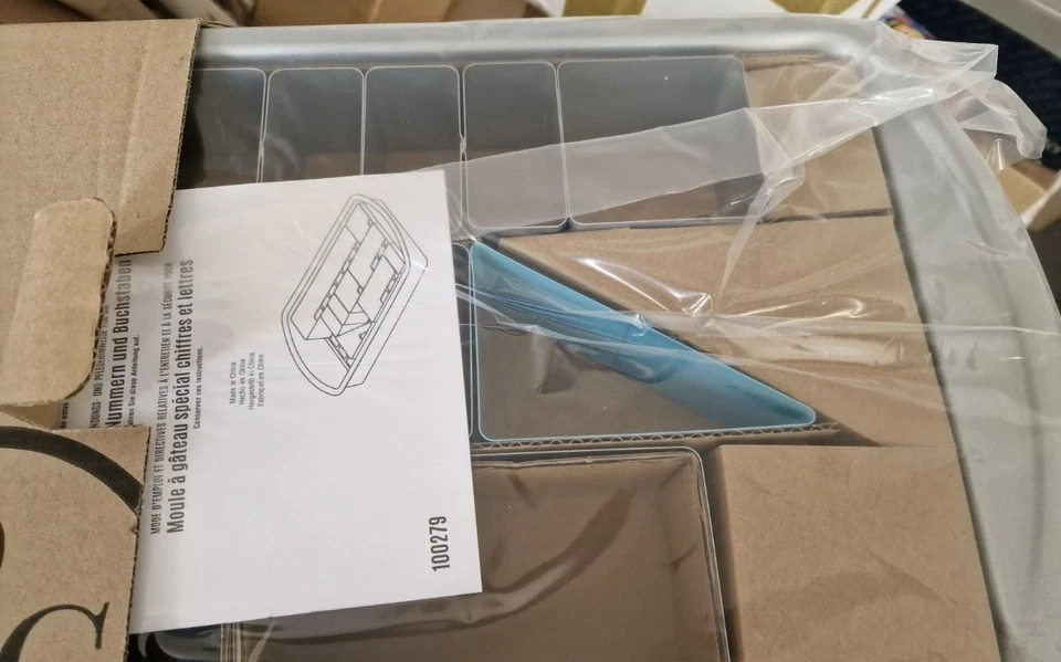 Kuchenform für Nummern und Buchstaben Pampered Chef Grau Türkis - Bild 1 von 4