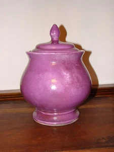 BOTE CON TAPA DE CERAMICA EN MORADO . MOD. GIPUZKOA - Imagen 1 de 3